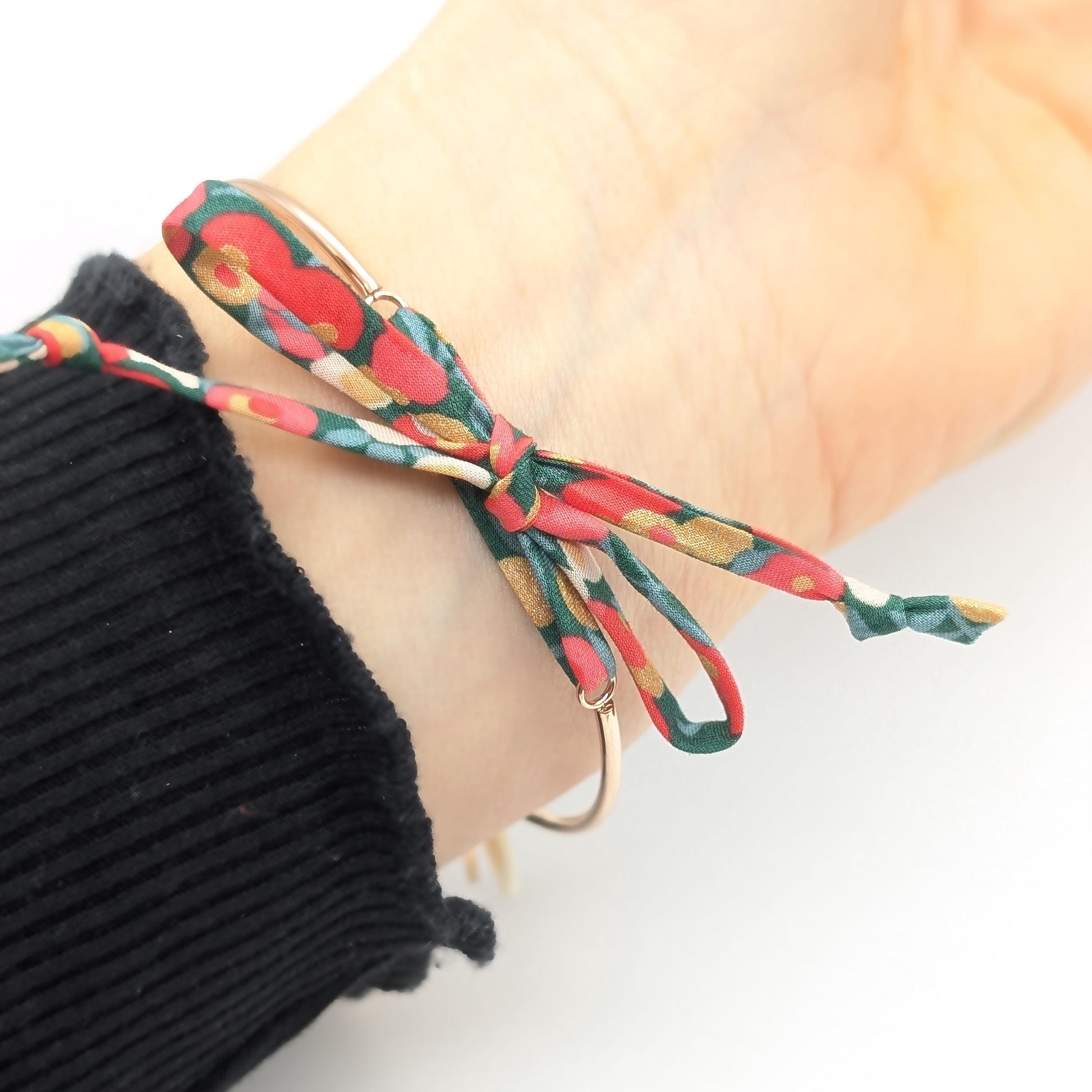 Bracelet personnalisé jonc acier et cordon Liberty médaille15 mm à graver, Cadeau Maman, Marraine, Bracelet prénom, Cadeau Noël Unique