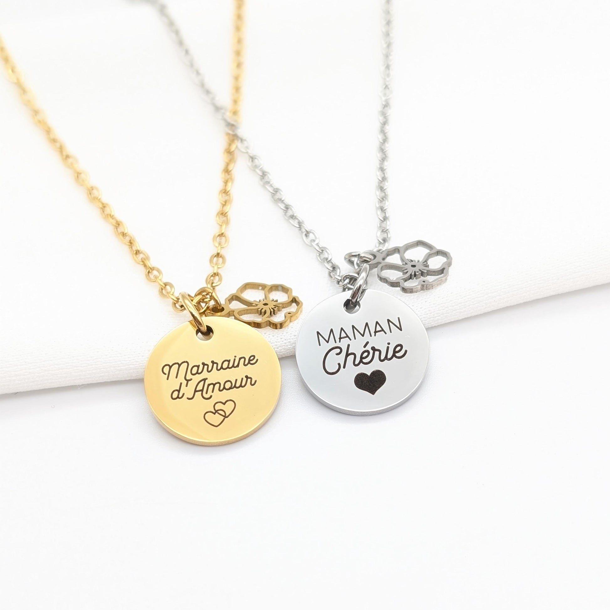 Collier Femme Personnalisé avec médaille à graver et fleur • Cadeau Maman, Marraine, Mamie, Cadeau Naissance, Cadeau Noël pour femme