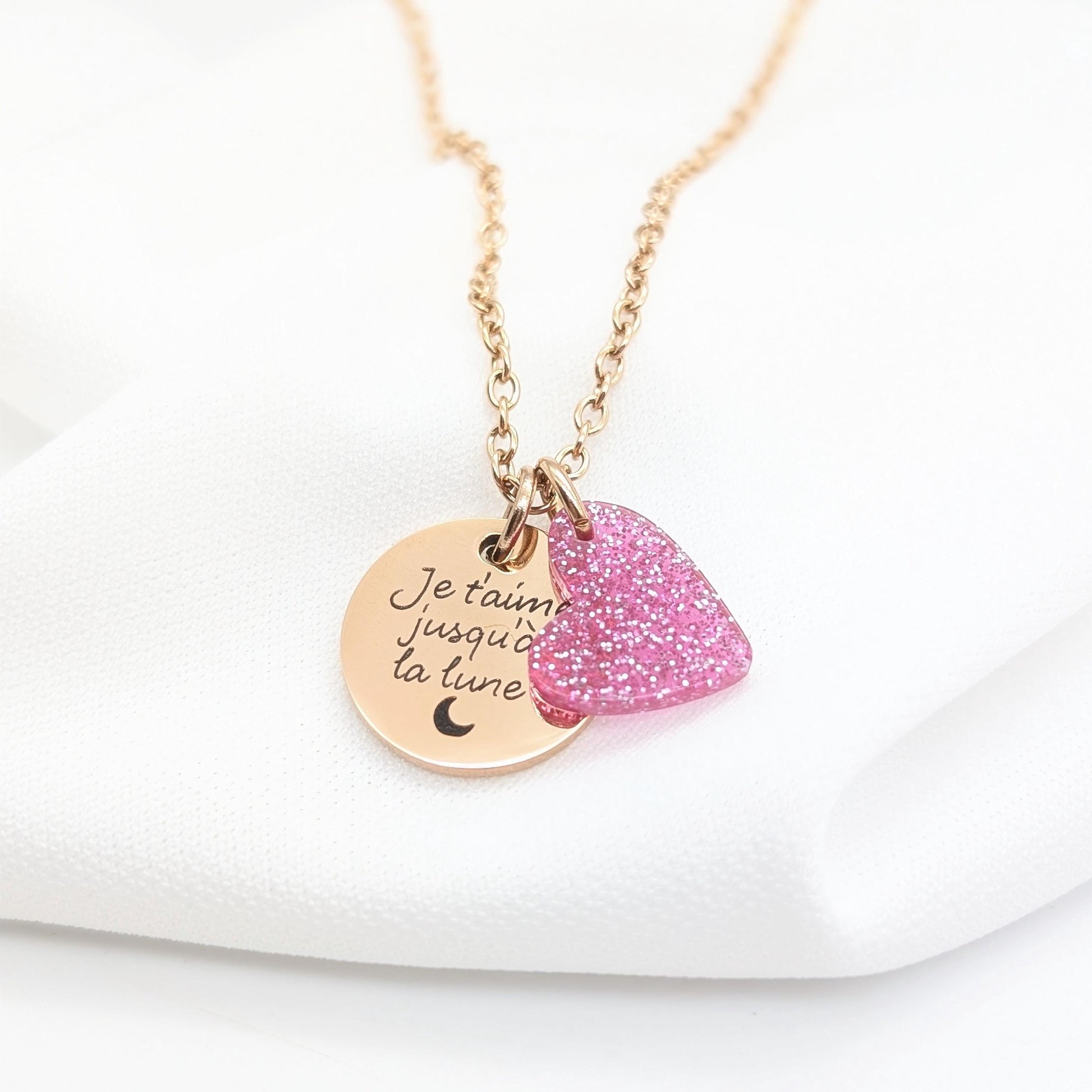Collier personnalisé médaille gravée & charm cœur pailleté – Cadeau unique Noël, maman, marraine, amie, bijou personnalisé