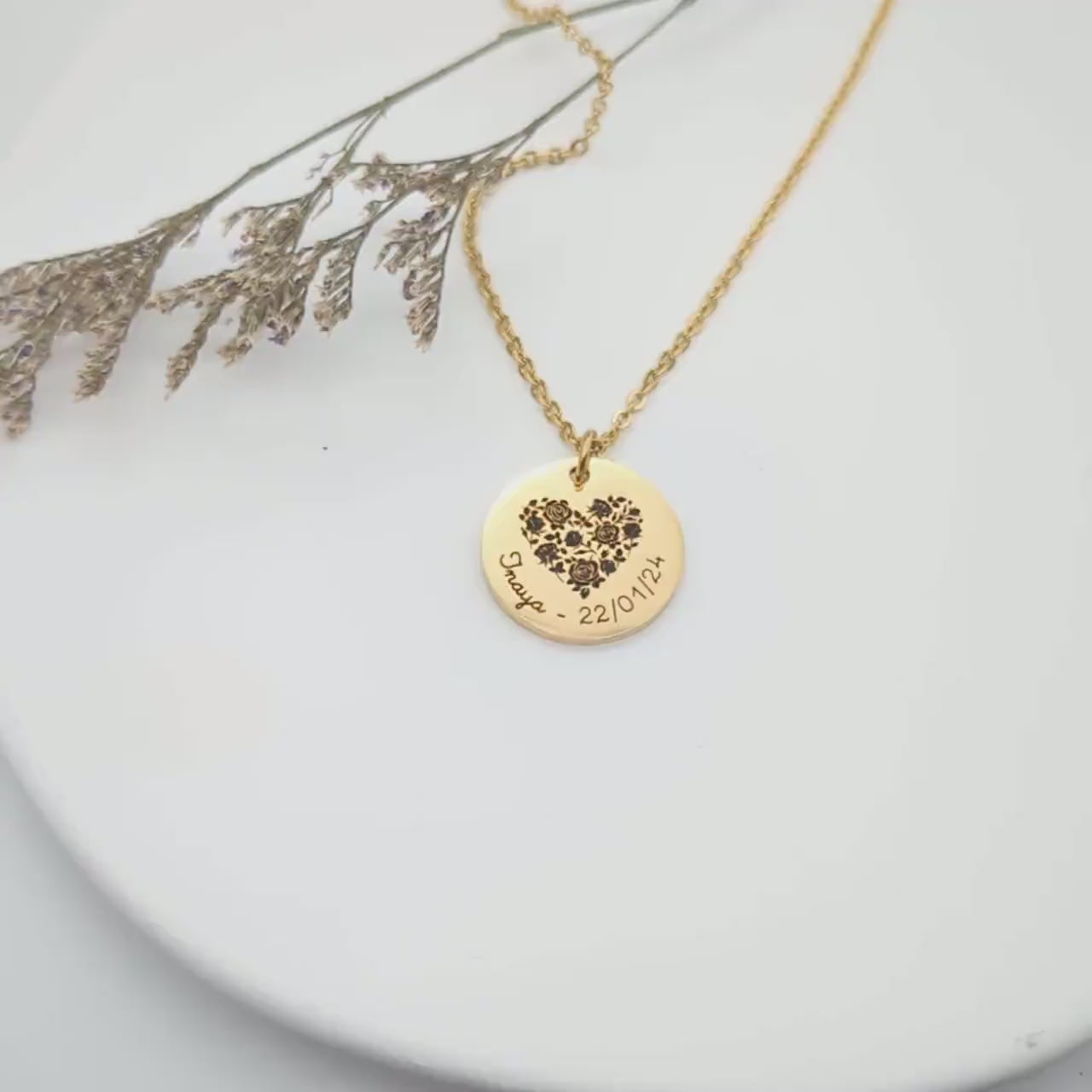 Collier cœur de fleurs et gravure, Collier personnalisé prénom, Cadeau Maman, Collier Mamie, Cadeau fête des mères, Cadeau EVJF personnalisé