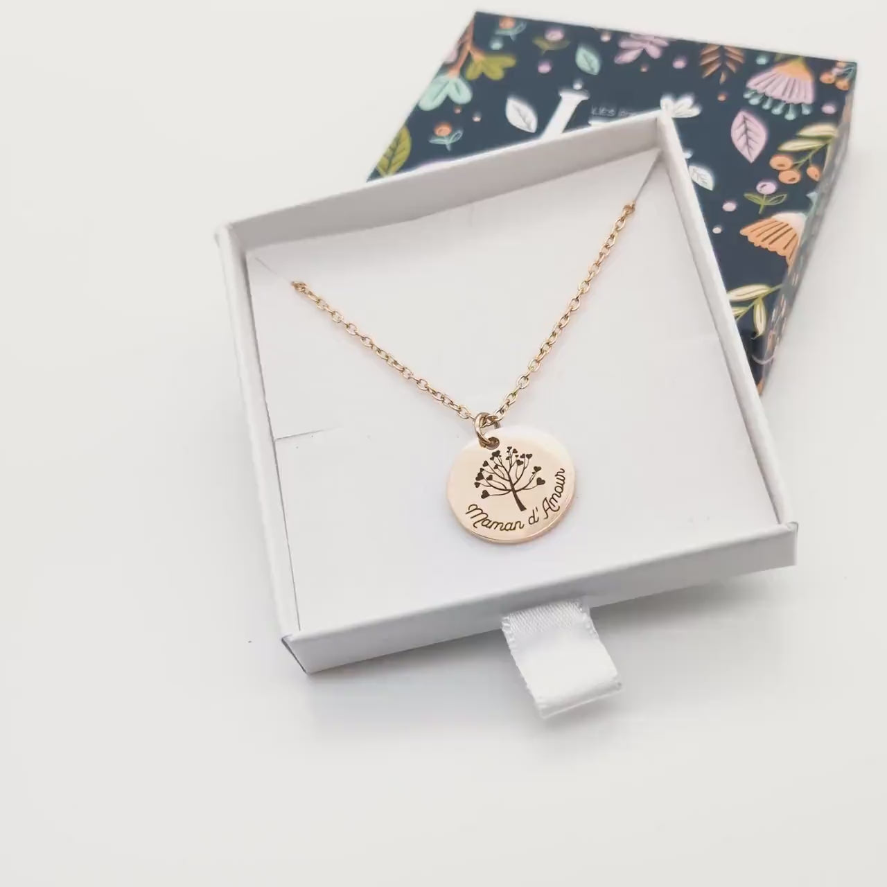 Collier personnalisé Arbre de vie, Collier gravure prénom, Collier pour Maman, Mamie, Bijou Maman, Cadeau naissance, Cadeau fête des mères